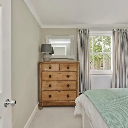 Fabulous 3 Bed Flat Chelsea Apartment *