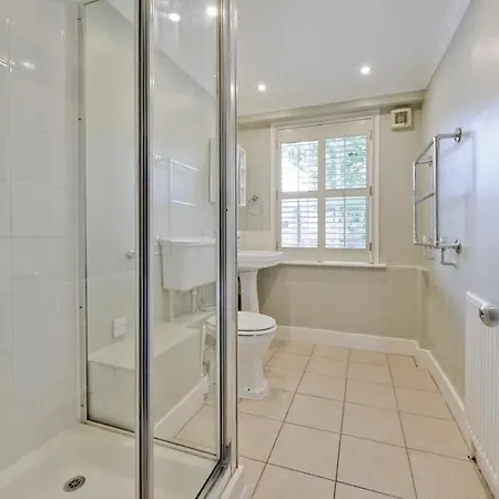 Fabulous 3 Bed Flat Chelsea *