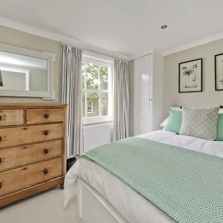 Fabulous 3 Bed Flat Chelsea * London