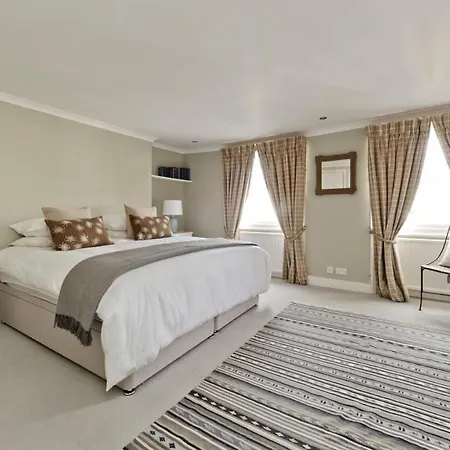 Fabulous 3 Bed Flat Chelsea Apartment