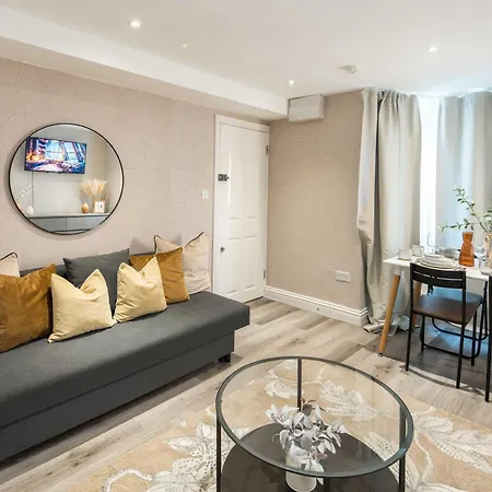 Rd Central-cozy-westfields-2bed-new-westfields- Apartment London