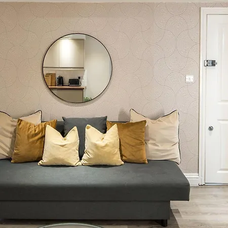 Rd Central-cozy-westfields-2bed-new-westfields- London