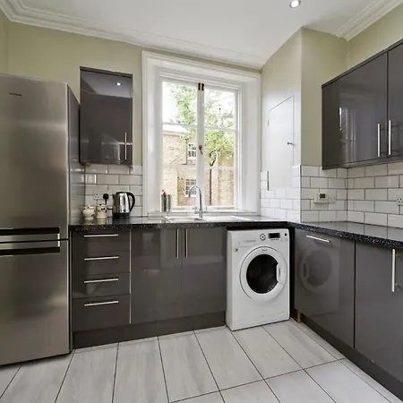 Fabulous 3 Bed Flat Chelsea