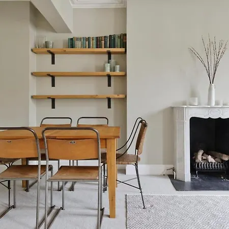 Fabulous 3 Bed Flat Chelsea Apartment *