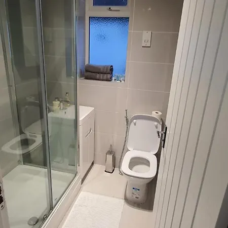 Charming Wembley Near Wembley Stadium Holiday home London
