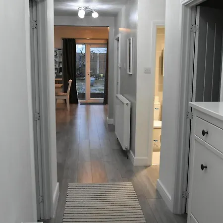 Charming Wembley Near Wembley Stadium Holiday home London