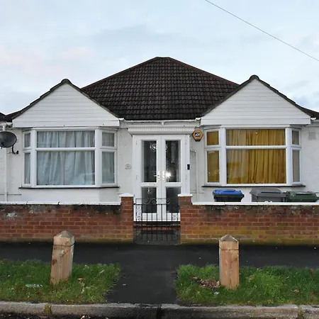 Holiday home Charming Wembley Near Wembley Stadium London