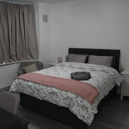Holiday home Charming Wembley Near Wembley Stadium London