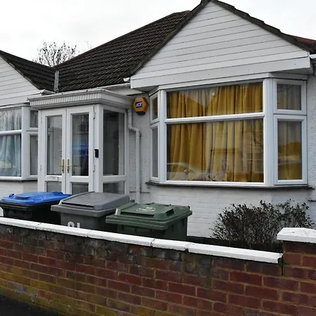 Charming Wembley Near Wembley Stadium Holiday home