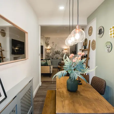 Apartment Bd Kensingtonolympia-newly Renovated 3bed London