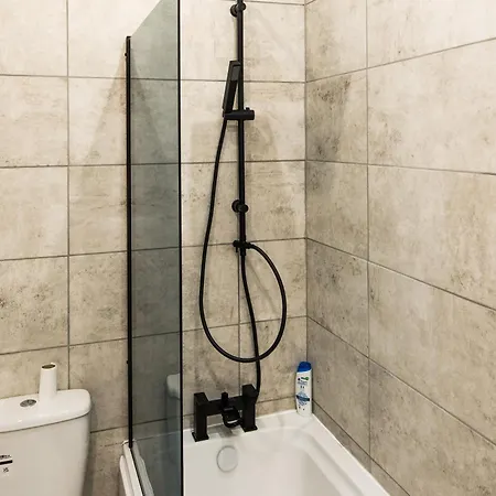 Apartment Bd Kensingtonolympia-newly Renovated 3bed London