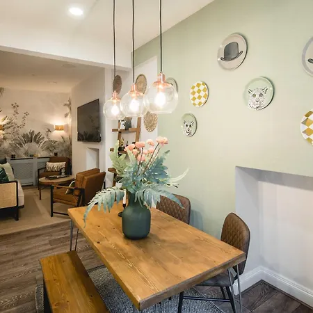 Bd Kensingtonolympia-newly Renovated 3bed Apartment London