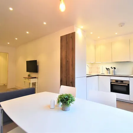 Superb Apartment, Shirland Mews Apartment London