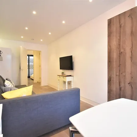 Apartment Superb Apartment, Shirland Mews