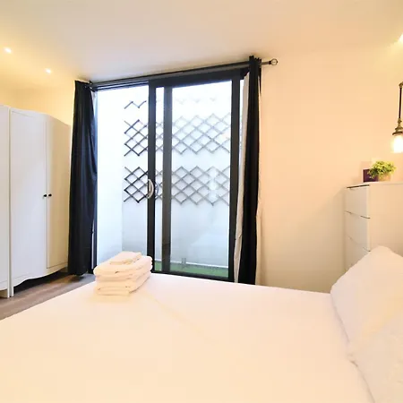 Apartment Superb Apartment, Shirland Mews