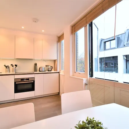 Superb Apartment, Shirland Mews