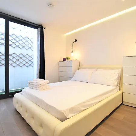 Superb Apartment, Shirland Mews *