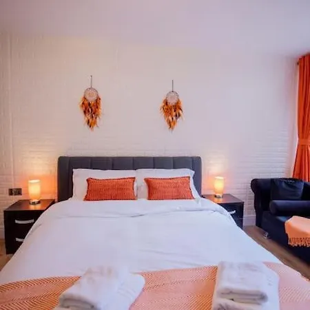 Cozy In Apartment *