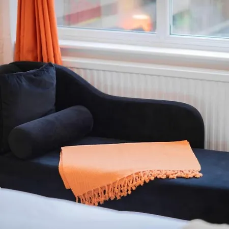Cozy In Apartment *