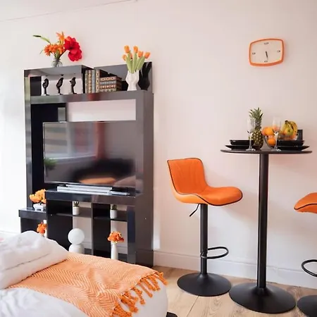 Cozy In Apartment *