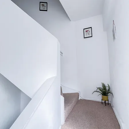 Pleasant 1 Bedroom Camden -on 1st Floor Apartman London