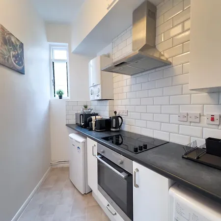 Pleasant 1 Bedroom Camden -on 1st Floor Apartman London