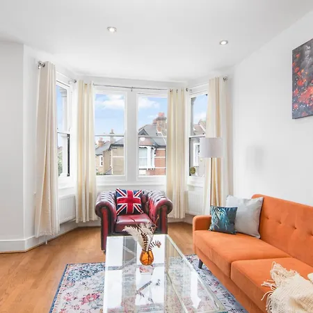 Onsitestays - Bright Spacious 2-br, Wifi And Lots Of Street Parking