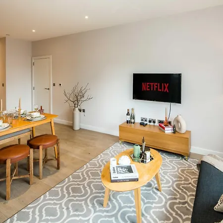 Apartment 16 Minutes Walk To Eye, Shard View And Balcony *