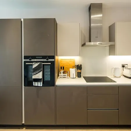 16 Minutes Walk To Eye, Shard View And Balcony Apartment