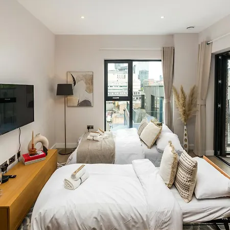 16 Minutes Walk To Eye, Shard View And Balcony Apartment *