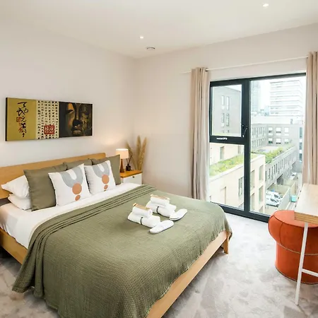 Apartment 16 Minutes Walk To Eye, Shard View And Balcony London