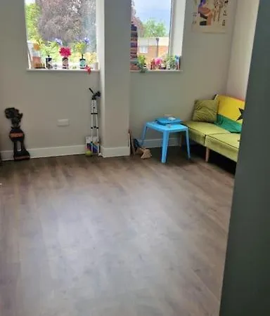 Stylish And Spacious New Flat Apartment *