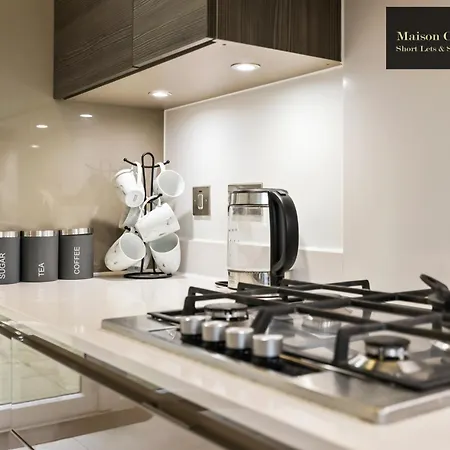 Dollis Valley 3bedroom House Sleeps 8 In London With Free Parking By Maison Christo Short Lets & Serviced Apartment Barnet