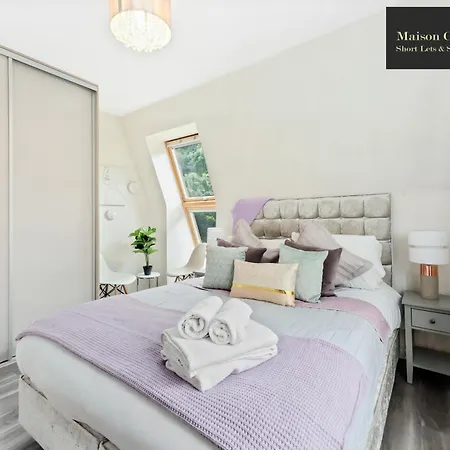 Dollis Valley 3bedroom House Sleeps 8 In London With Free Parking By Maison Christo Short Lets & Serviced Apartment Barnet