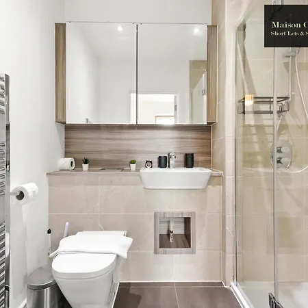 Apartment Dollis Valley 3bedroom House Sleeps 8 In London With Free Parking By Maison Christo Short Lets & Serviced