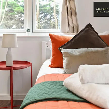 Dollis Valley 3bedroom House Sleeps 8 In London With Free Parking By Maison Christo Short Lets & Serviced Apartment Barnet