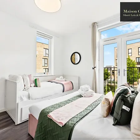 Apartment Dollis Valley 3bedroom House Sleeps 8 In London With Free Parking By Maison Christo Short Lets & Serviced *