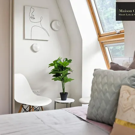 Apartment Dollis Valley 3bedroom House Sleeps 8 In London With Free Parking By Maison Christo Short Lets & Serviced