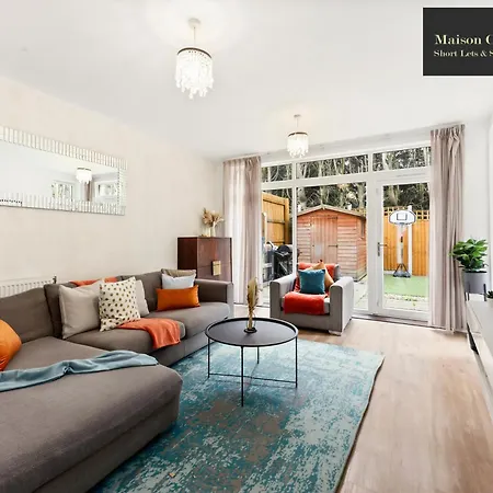 Dollis Valley 3bedroom House Sleeps 8 In London With Free Parking By Maison Christo Short Lets & Serviced Barnet