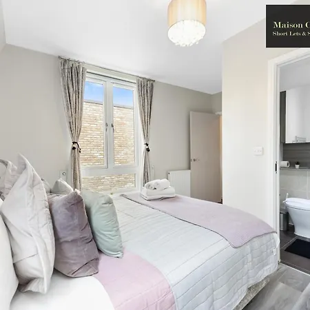 Dollis Valley 3bedroom House Sleeps 8 In London With Free Parking By Maison Christo Short Lets & Serviced Apartment Barnet