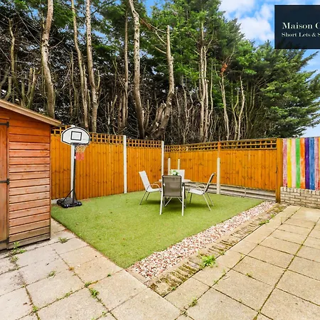 Dollis Valley 3bedroom House Sleeps 8 In London With Free Parking By Maison Christo Short Lets & Serviced Barnet