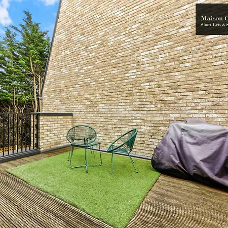 Apartment Dollis Valley 3bedroom House Sleeps 8 In London With Free Parking By Maison Christo Short Lets & Serviced Barnet