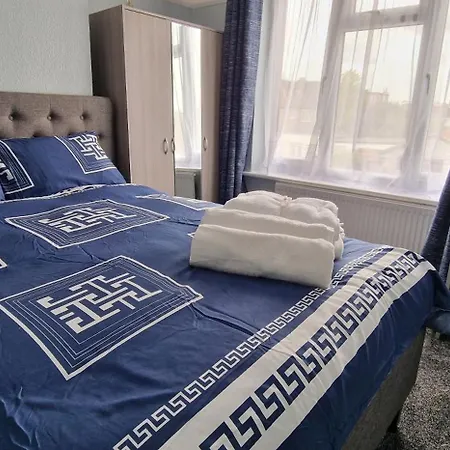 Rowan Crescent's Luxury Stay-in 3 Homestay