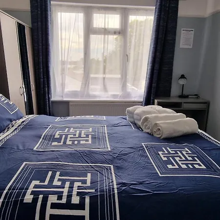 Rowan Crescent's Luxury Stay-in 3 Homestay Streatham Vale