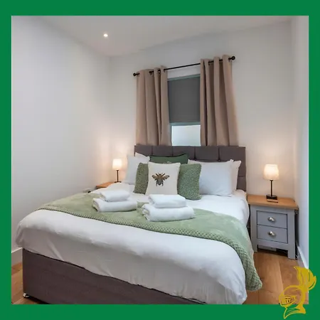 The Borough Devereux Residences Newly Refurbished Apartment *