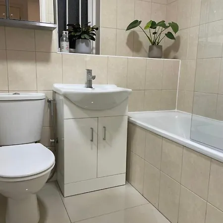 Stunning One Bedroom Flat In London * Hendon