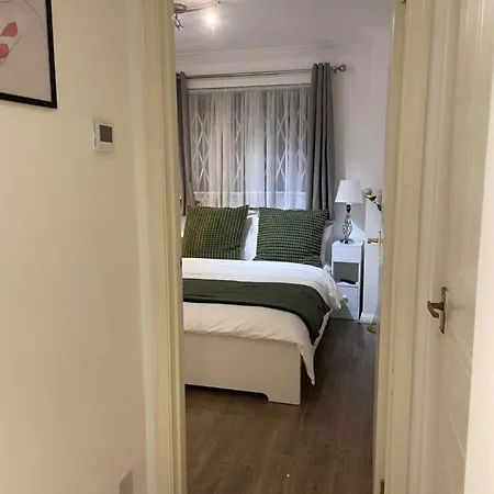 Stunning One Bedroom Flat In London *