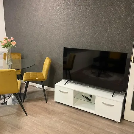 Apartment Stunning One Bedroom Flat In London