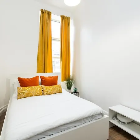 Apartment Queensmaryhospital-queensmaryuniversity-convenient-cosy