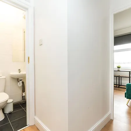 Apartment Queensmaryhospital-queensmaryuniversity-convenient-cosy *